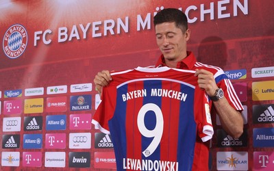 四喜娱乐精华-佩德里这凌空抽射炸了